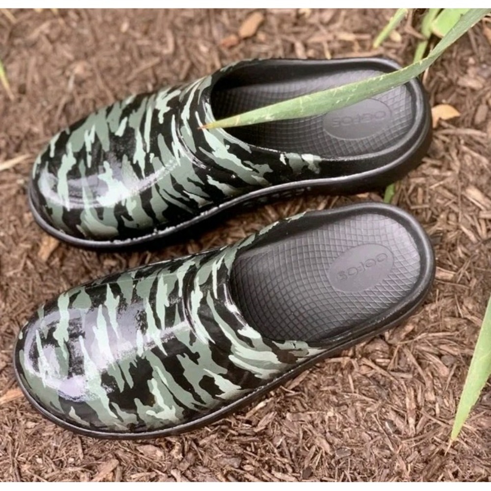 OOfos OOcloog Limited Clog Womens Size 8 Green Camo Beach Comfort Slide Sandals
